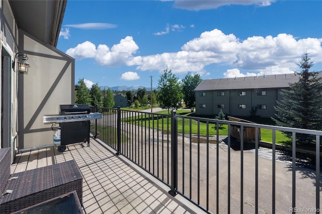 balcony featuring a grill