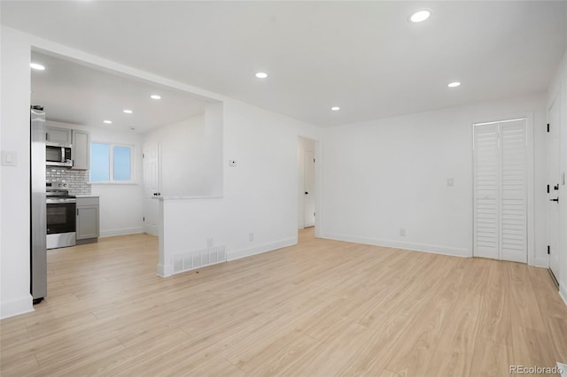 empty room featuring light hardwood / wood-style floors