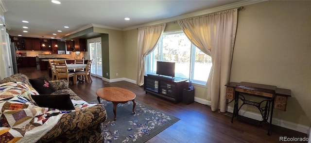 living area featuring dark wood-style floors, baseboards, crown molding, and recessed lighting