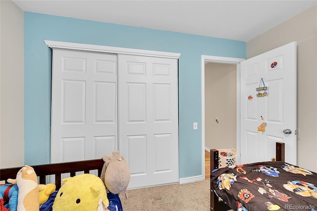 bedroom featuring carpet floors and a closet