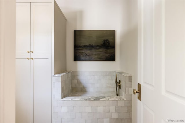 8937 Little Raven Trl, Niwot, CO 80503 - full bath with a bathtub