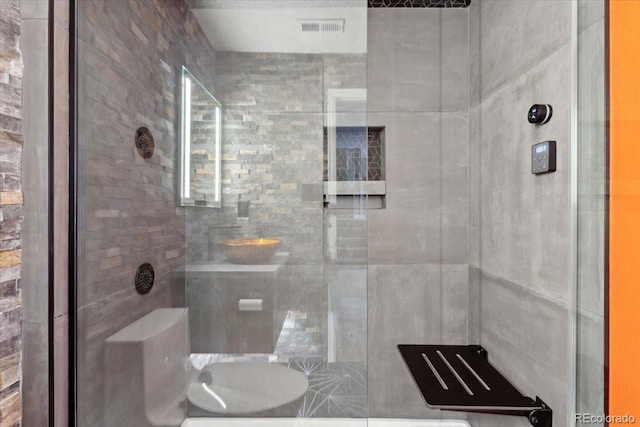 full bath featuring visible vents and a tile shower