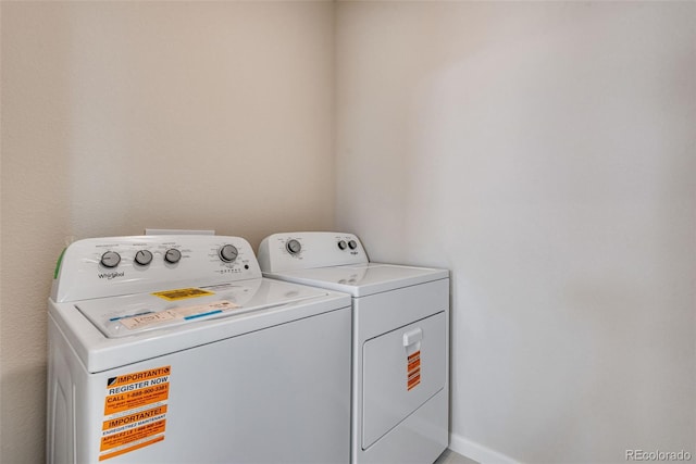3314 N Haleyville Ct, Aurora, CO 80019 - laundry room featuring washing machine and clothes dryer