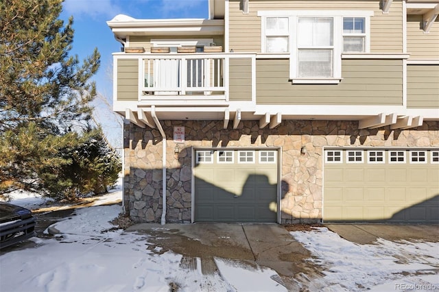 view of front facade featuring a balcony and a garage