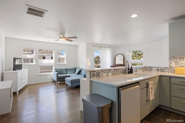 kitchen with visible vents, gray cabinetry, a sink, a peninsula, and dishwashing machine