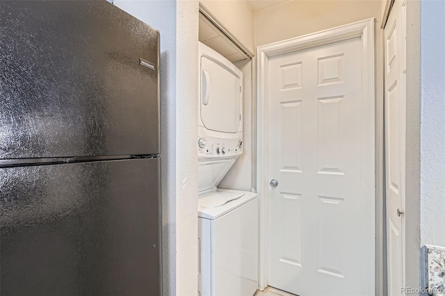 2575 S Syracuse Way Unit B107, Denver, CO 80231 - laundry room featuring stacked washing machine and dryer