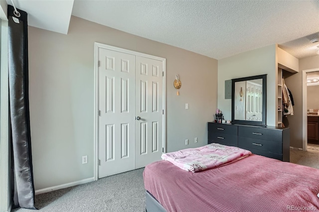 2575 S Syracuse Way Unit B107, Denver, CO 80231 - bedroom with carpet floors, a closet, and a textured ceiling