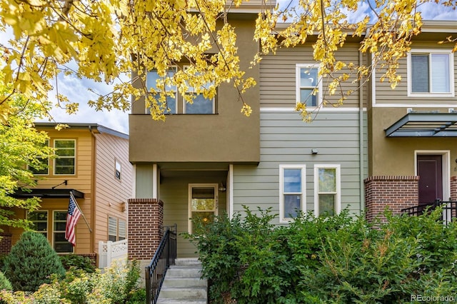 multi unit property featuring stucco siding