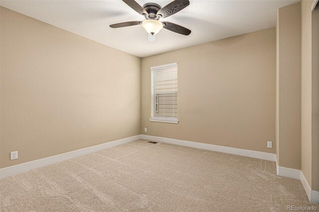 carpeted empty room featuring ceiling fan