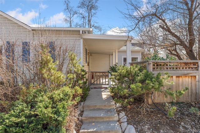 entrance to property with fence