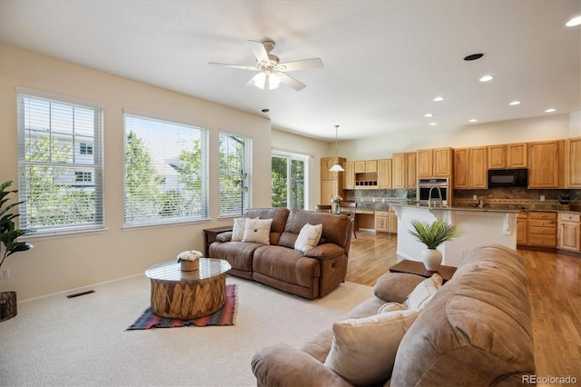 living area featuring visible vents, recessed lighting, baseboards, and ceiling fan