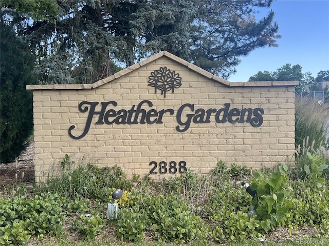 view of community / neighborhood sign