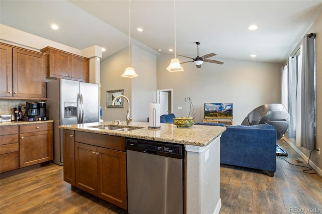 kitchen featuring appliances with stainless steel finishes, dark hardwood / wood-style floors, a center island with sink, and sink