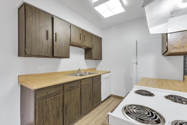512 E Monroe Dr Unit D438, Fort Collins, CO 80525 - kitchen featuring white appliances, light wood-style flooring, range hood, and light countertops
