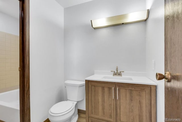 512 E Monroe Dr Unit D438, Fort Collins, CO 80525 - full bath featuring vanity and a tub to relax in