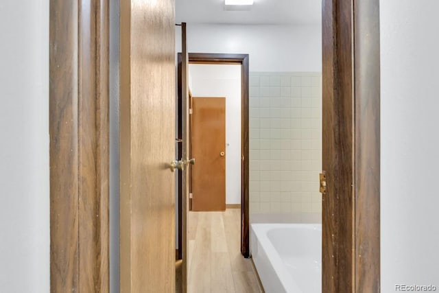 512 E Monroe Dr Unit D438, Fort Collins, CO 80525 - bathroom with a tub