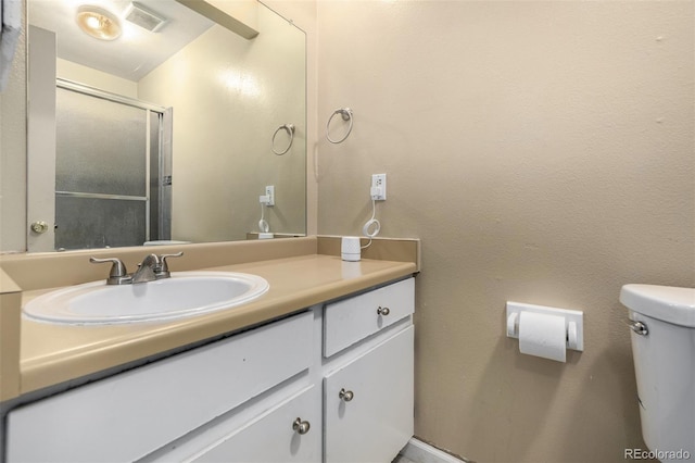 full bath featuring an enclosed shower, toilet, visible vents, and vanity