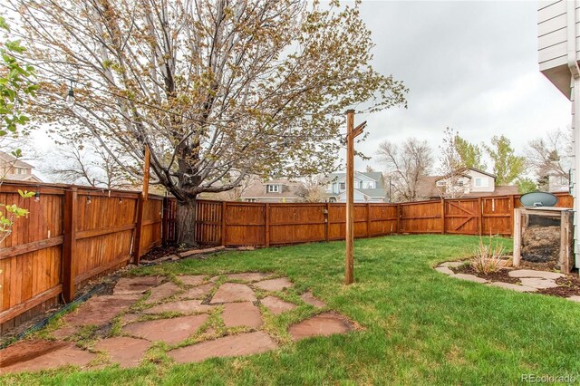 view of yard featuring a residential view