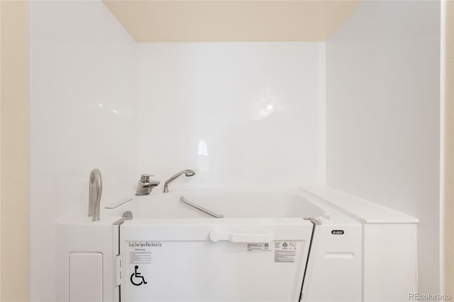 8879 Apache Plume Dr, Parker, CO 80134 - bathroom featuring a bath