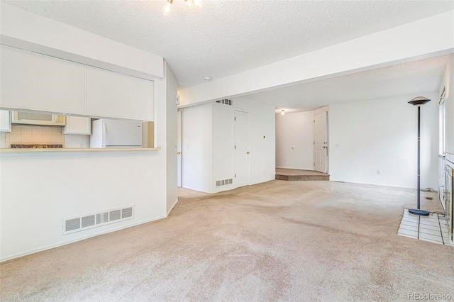 72 S Nome St, Aurora, CO 80012 - unfurnished living room featuring light carpet and a textured ceiling
