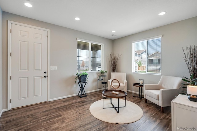 sitting room with dark wood-style flooring, a wealth of natural light, baseboards, and recessed lighting