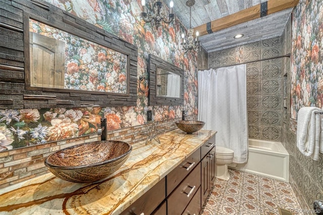 full bathroom featuring shower / bath combo with shower curtain, vanity, and toilet