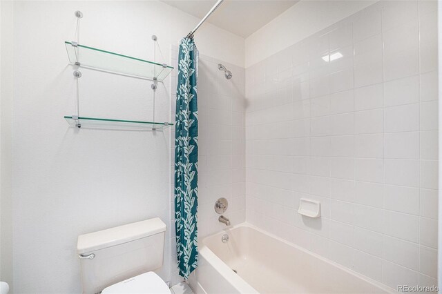 full bathroom with toilet and shower / tub combo with curtain