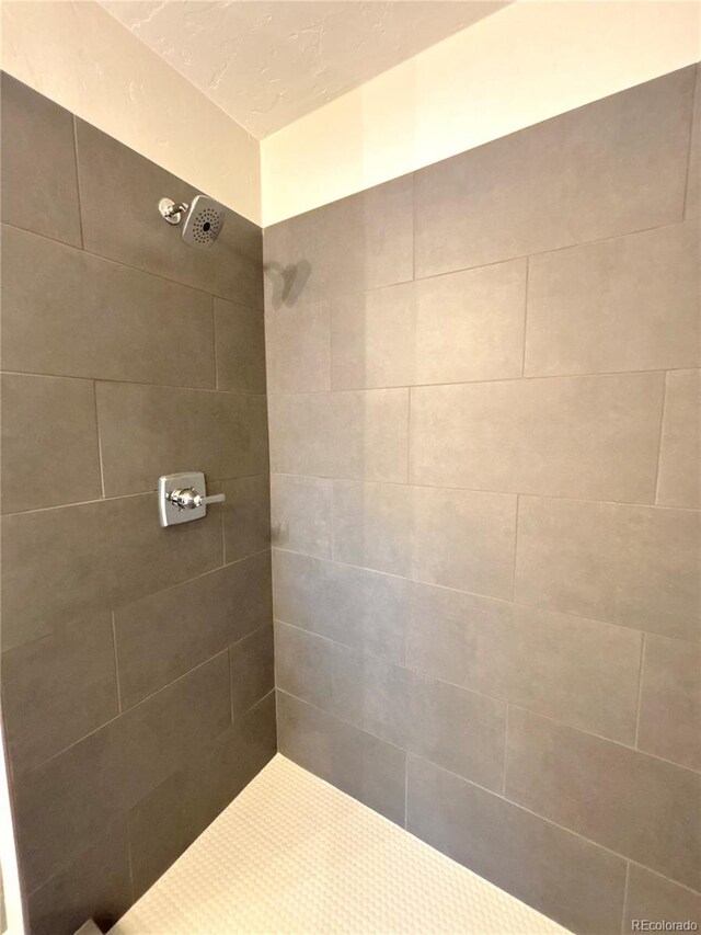 9451 E Evans Pl, Denver, CO 80231 - bathroom featuring tiled shower