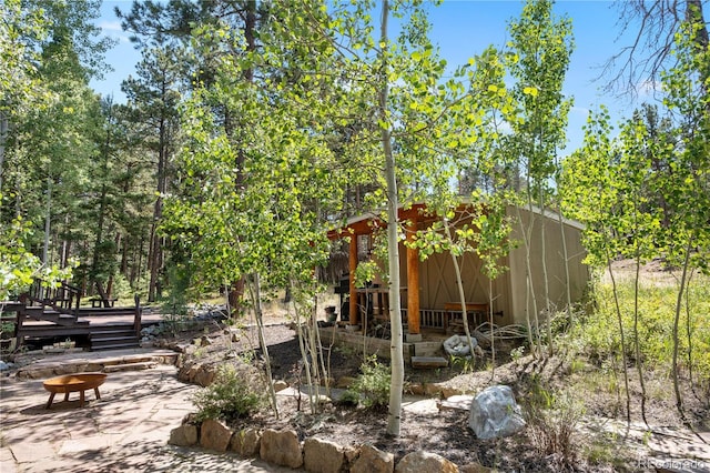 view of outdoor structure featuring an outdoor fire pit and an outdoor structure