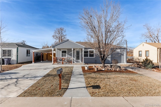 view of front of house featuring covered porch, a front lawn, and a carport