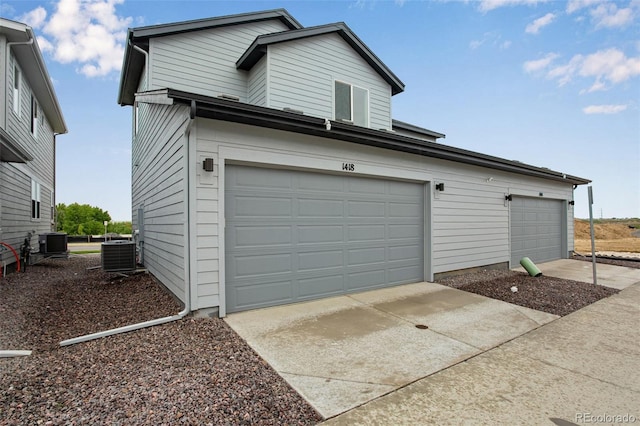 1418 Hudson Pl, Longmont, CO 80501 - garage with driveway