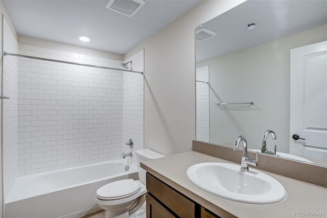 1418 Hudson Pl, Longmont, CO 80501 - bathroom with vanity and shower / bathtub combination