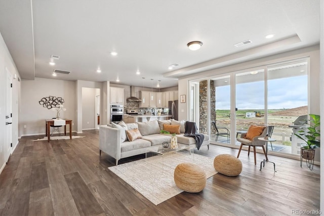 5142 N Quemoy Ct, Aurora, CO 80019 - living area featuring dark wood-style floors, baseboards, and recessed lighting