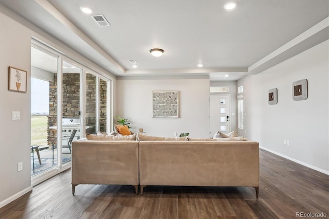 5142 N Quemoy Ct, Aurora, CO 80019 - living room featuring dark wood-style floors, baseboards, and recessed lighting