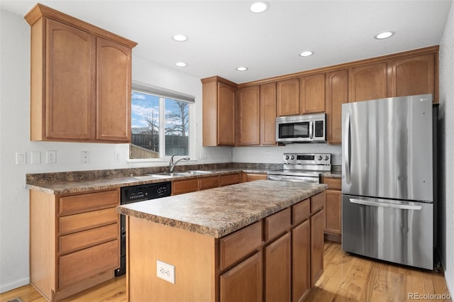 kitchen with a sink, a center island, recessed lighting, stainless steel appliances, and light wood finished floors