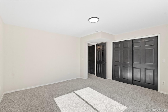 unfurnished bedroom with carpet flooring and a closet