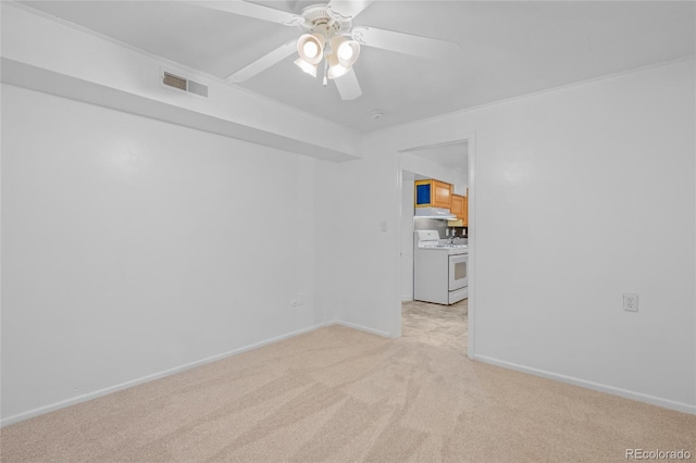 unfurnished room with light carpet and ceiling fan