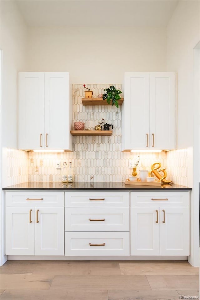 8230 W Tennessee Ct, Lakewood, CO 80226 - bar area featuring tasteful backsplash and light wood finished floors