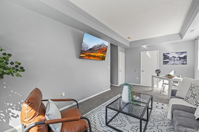 living area featuring baseboards, carpet, a tray ceiling, and a textured ceiling