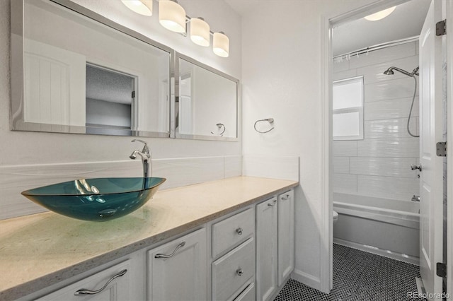 full bath with shower / bath combination, baseboards, toilet, tile patterned flooring, and vanity