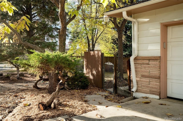 8895 Morton Rd, Niwot, CO 80503 - view of yard with a garage