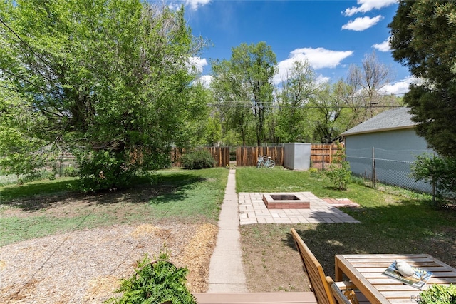 916 E Ln Salle St, Colorado Springs, CO 80907 - view of yard featuring a patio