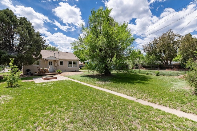 916 E Ln Salle St, Colorado Springs, CO 80907 - view of grassy yard with a patio area