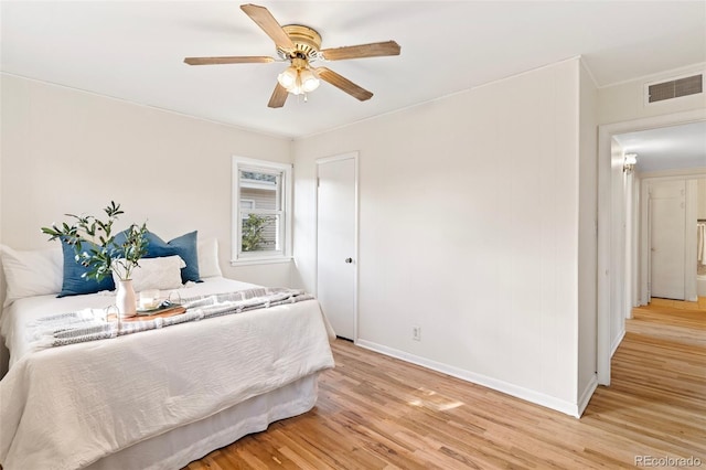 bedroom featuring light hardwood / wood-style floors and ceiling fan