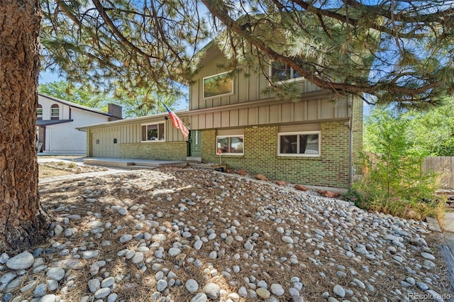 view of front of property featuring a garage