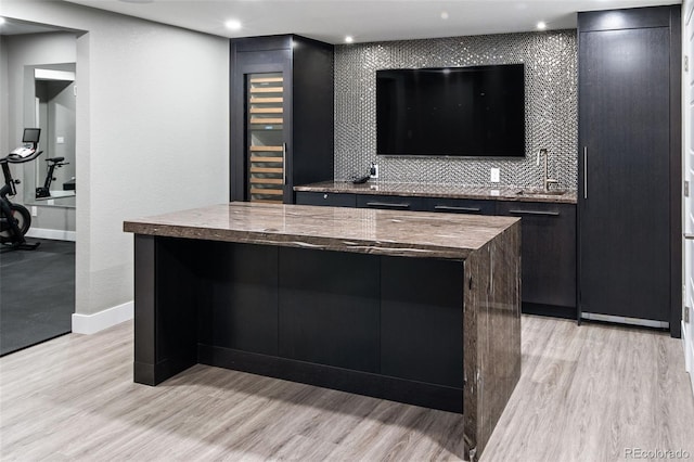 3439 Uinta St, Denver, CO 80238 - bar with light wood-type flooring, a sink, tasteful backsplash, baseboards, and recessed lighting