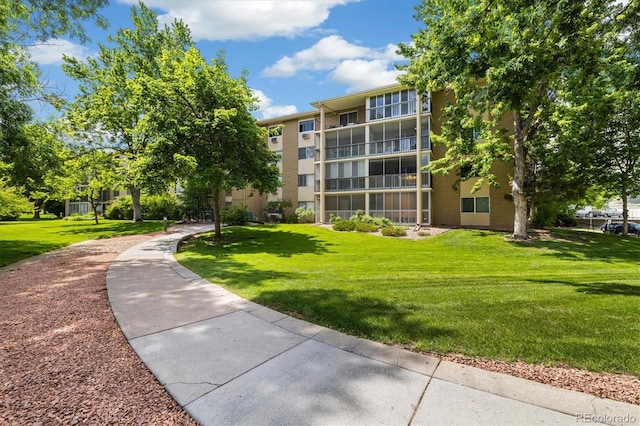 3082 S Wheeling Way Unit 202, Aurora, CO 80014 - surrounding community featuring a yard