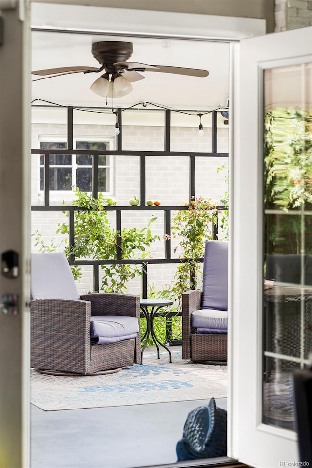 sunroom / solarium featuring ceiling fan