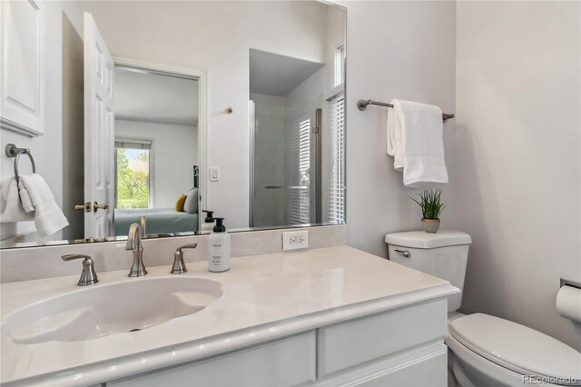 2154 S Parfet Dr, Lakewood, CO 80227 - ensuite bathroom with toilet, vanity, and a shower
