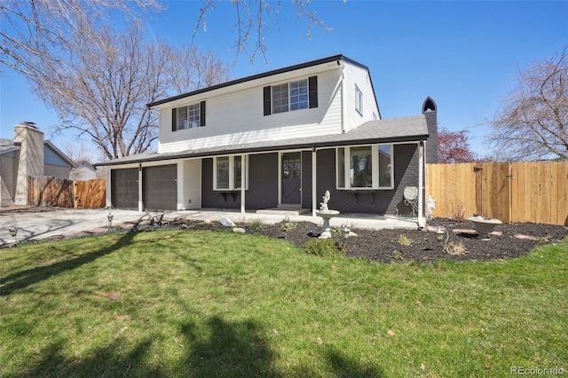 view of front of home featuring a porch, a front lawn, fence, and driveway